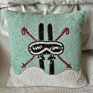 #1 The Alpine Chalet World Traveler beaded ski pillow Apres Sparkle 14 x 14 NWOT